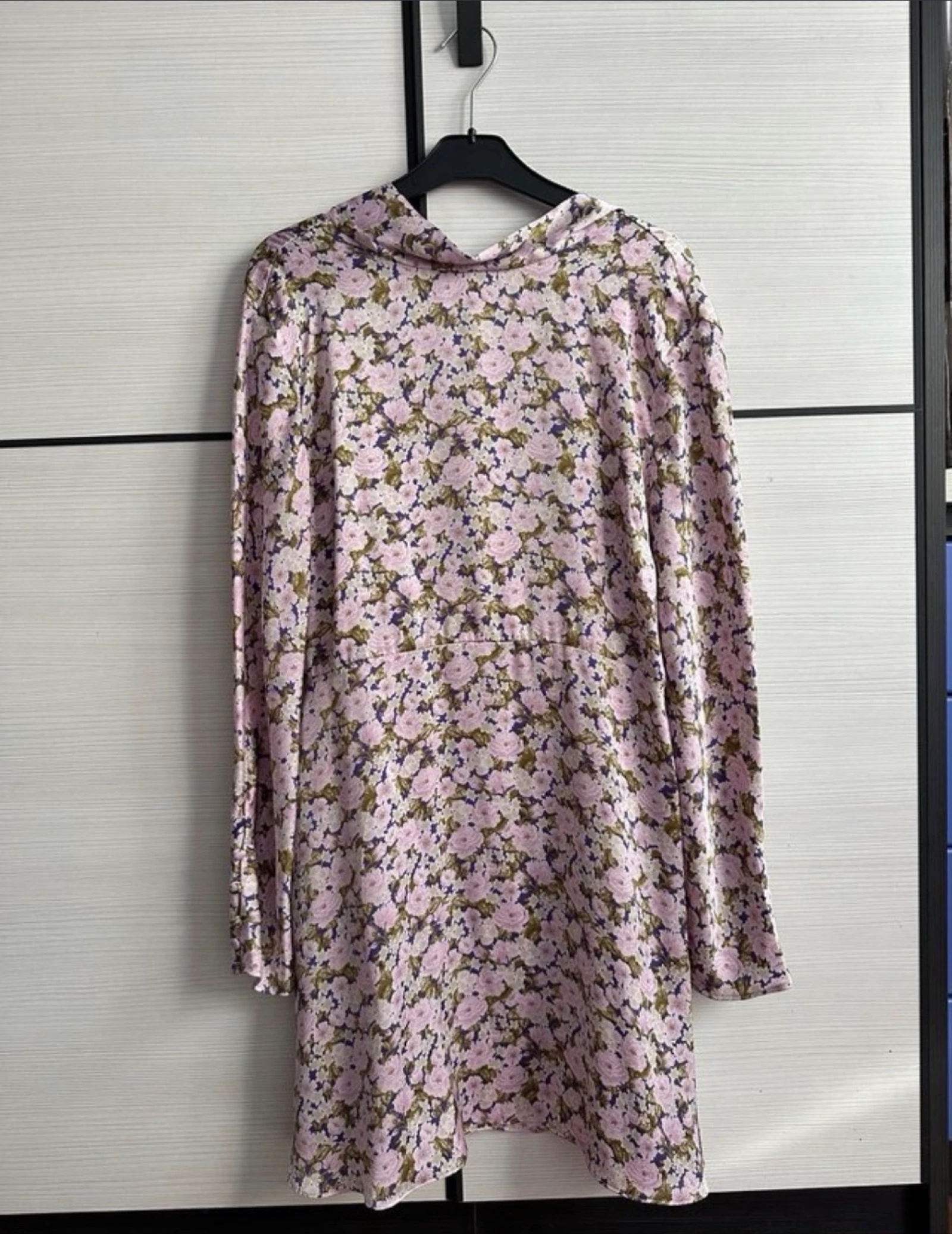 Vestido corto satinado flores Zara NUEVO talla L